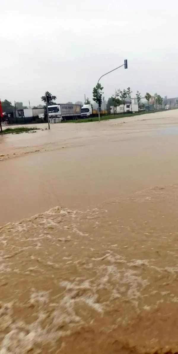 Samsun'da sağanak: Yollar göle döndü, su baskınları yaşandı - Sayfa 3