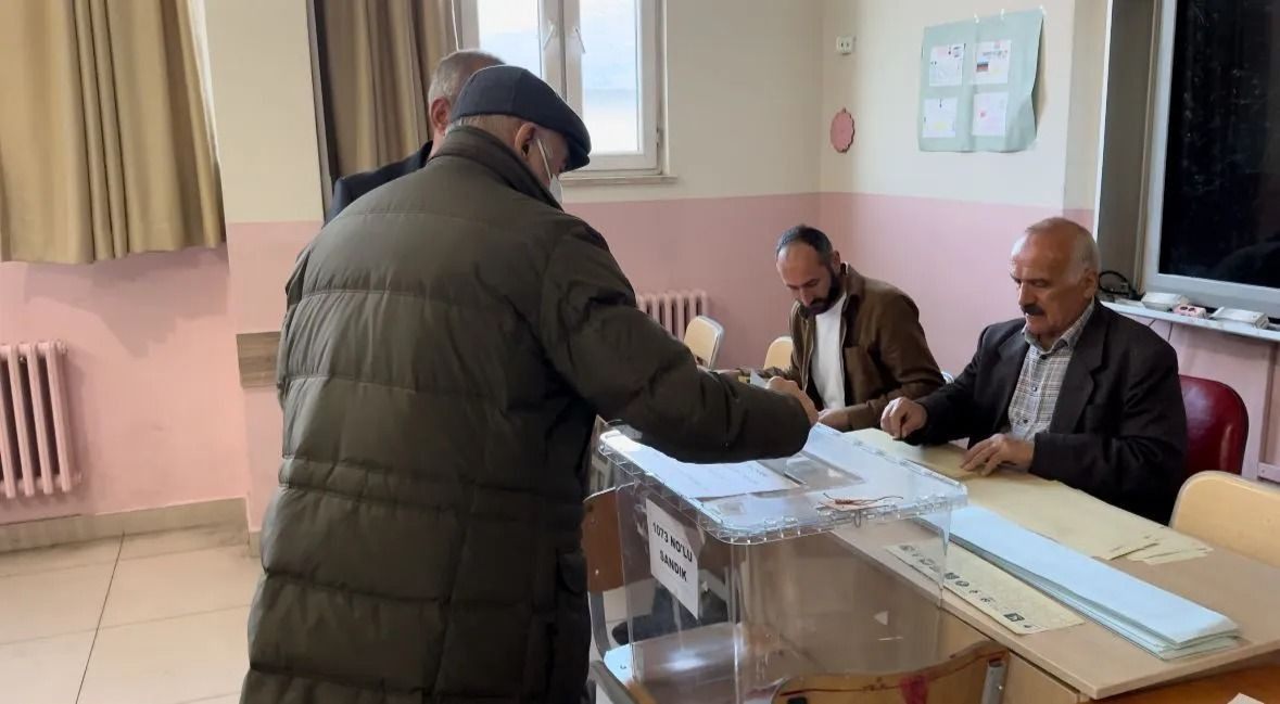 Türkiye sandık başında! İşte Türkiye'den seçim manzaraları... - Sayfa 12