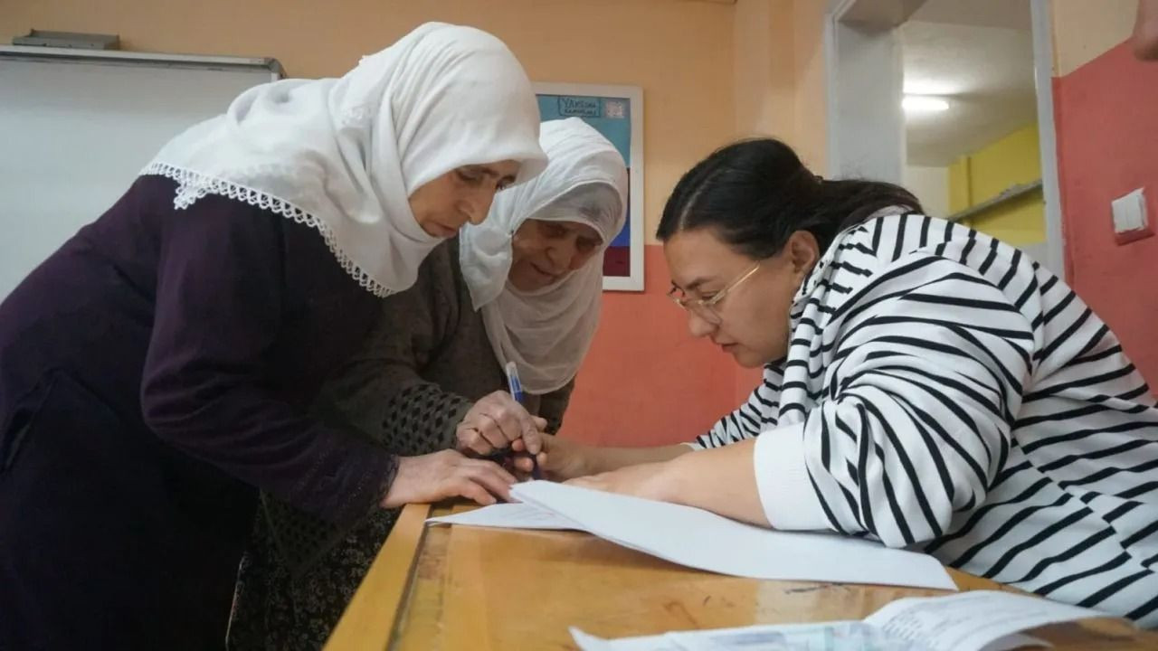 Türkiye sandık başında! İşte Türkiye'den seçim manzaraları... - Sayfa 14