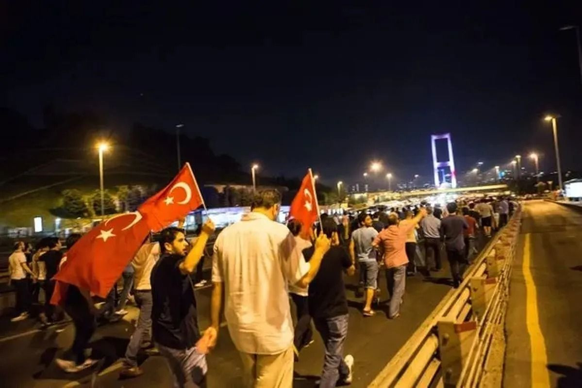 Milletin Zaferi: 15 Temmuz! Tarihi direnişin üzerinden 8 yıl geçti - Sayfa 14