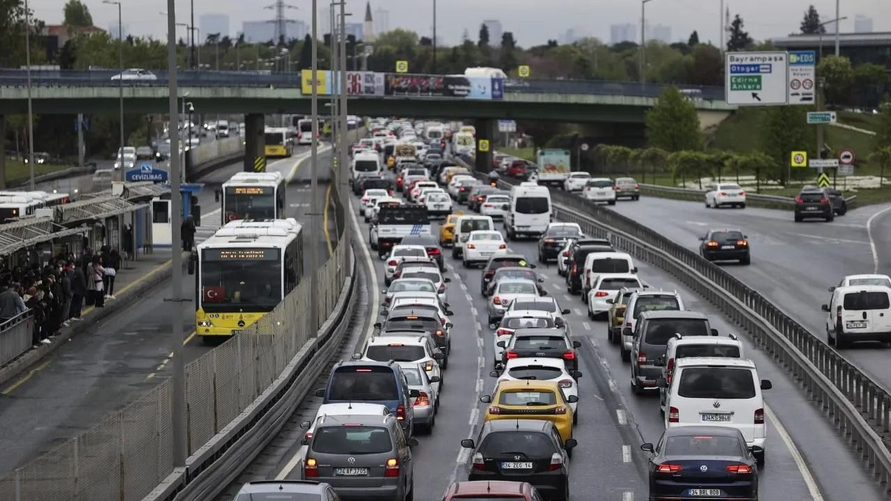 İstanbul'da toplu taşıma ücretlerine yüzde 13 zam - Sayfa 2