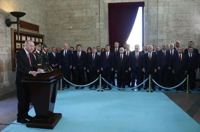 Devlet erkanı Anıtkabir'de: Erdoğan'dan, Özel Defter'e çarpıcı mesaj! - Sayfa 1