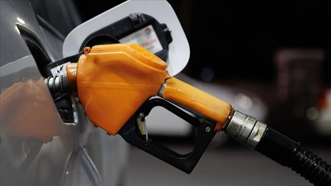 Akaryakıtta indirimler peş peşe! Benzine bir indirim daha geliyor