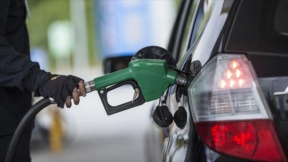 Akaryakıtta indirimler peş peşe! Benzine bir indirim daha geliyor