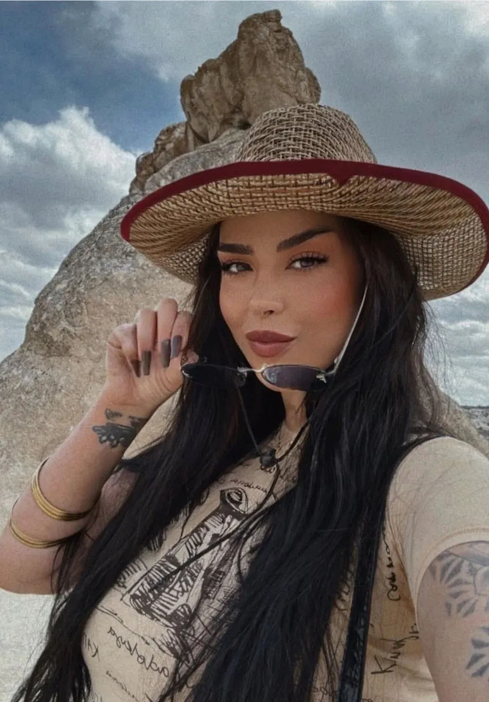 Oyuncu Sevil Akdağ, fenomen Elif Kırav'ı 32 yerinden bıçakladı - Sayfa 1