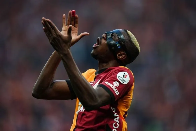 Galatasaray'ın yıldızı Osimhen gidecek mi, kalacak mı? En yakınına açıkladı