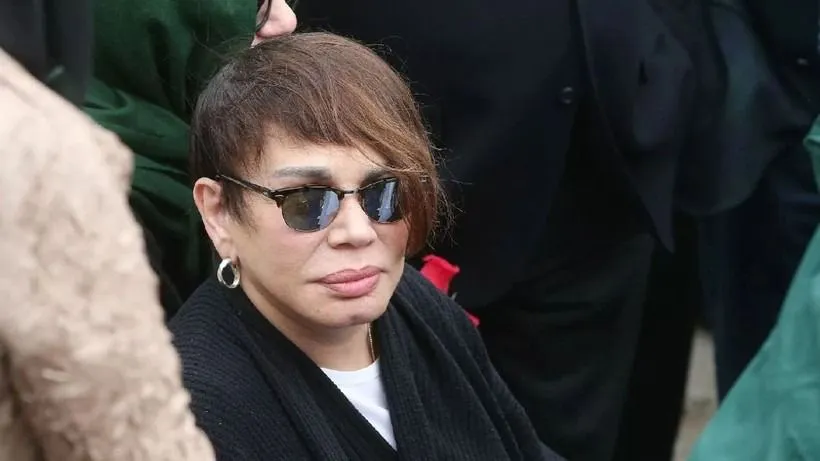Sırrı Süreyya Önder'in ölümüne dayanamadı! Sezen Aksu saçlarını kazıttı... İşte son hali