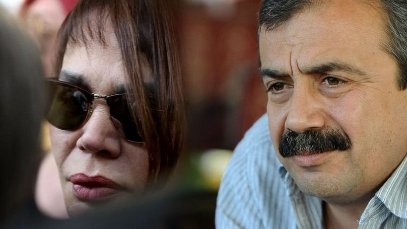 Sırrı Süreyya Önder'in ölümüne dayanamadı! Sezen Aksu saçlarını kazıttı... İşte son hali - Sayfa 2
