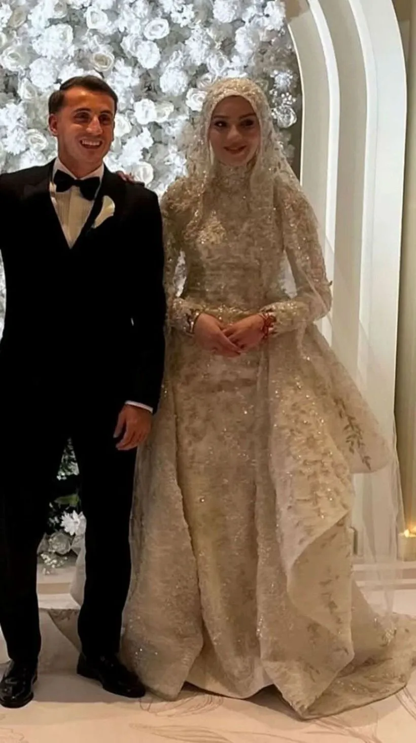 Milli futbolcu Kerem Aktürkoğlu ile Ceren Azak ile evlendi