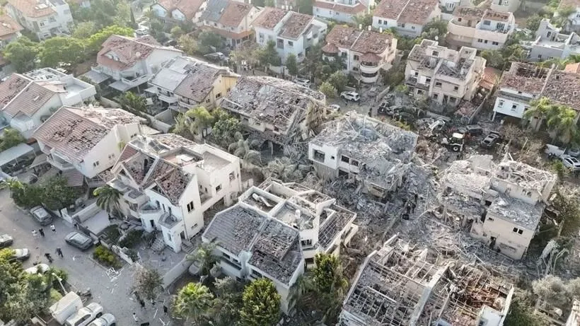 İran'ın füze saldırıları sonrası Tel Aviv'deki yıkım görüntülendi