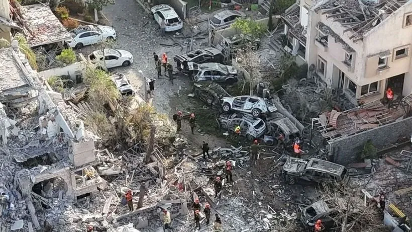 İran'ın füze saldırıları sonrası Tel Aviv'deki yıkım görüntülendi