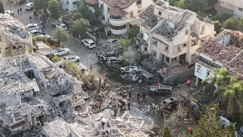 İran'ın füze saldırıları sonrası Tel Aviv'deki yıkım görüntülendi - Sayfa 4