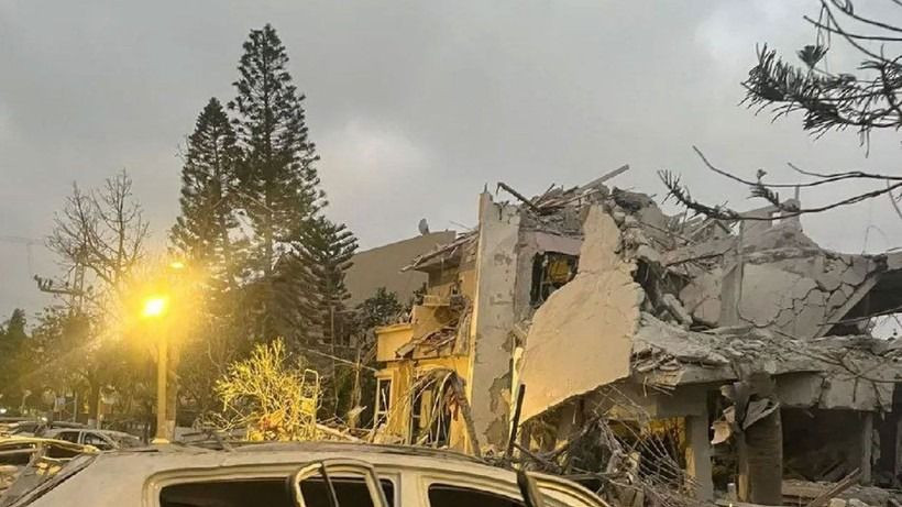 İran'ın füze saldırıları sonrası Tel Aviv'deki yıkım görüntülendi - Sayfa 6