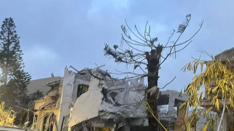 İran'ın füze saldırıları sonrası Tel Aviv'deki yıkım görüntülendi - Sayfa 7