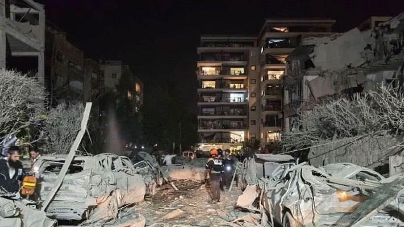 İran'ın füze saldırıları sonrası Tel Aviv'deki yıkım görüntülendi - Sayfa 8