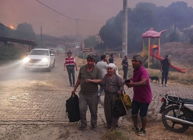 Ödemiş'te kahreden fotoğraflar: Alevlerden böyle kaçtılar - Sayfa 13