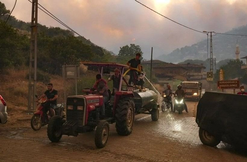 Ödemiş'te kahreden fotoğraflar: Alevlerden böyle kaçtılar - Sayfa 6