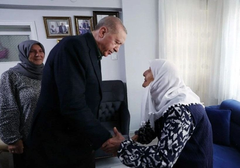 Cumhurbaşkanı Erdoğan'dan, 15 Temmuz'da iki oğlu ve damadı şehit olan Muzaffer nineye ziyaret - Sayfa 2