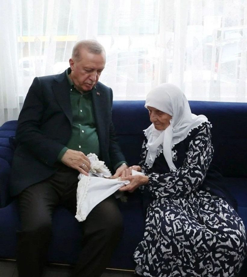 Cumhurbaşkanı Erdoğan'dan, 15 Temmuz'da iki oğlu ve damadı şehit olan Muzaffer nineye ziyaret - Sayfa 3