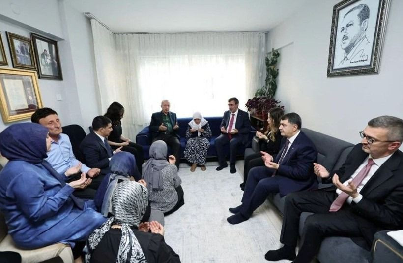 Cumhurbaşkanı Erdoğan'dan, 15 Temmuz'da iki oğlu ve damadı şehit olan Muzaffer nineye ziyaret - Sayfa 5