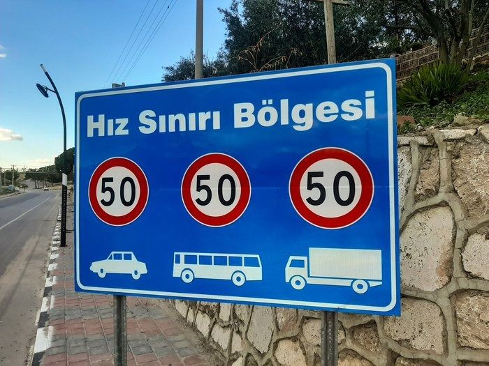 Hız sınır bölgeleri ve eski trafik levhaları değişiyor: Resmi Gazete'de yayımlandı - Sayfa 1