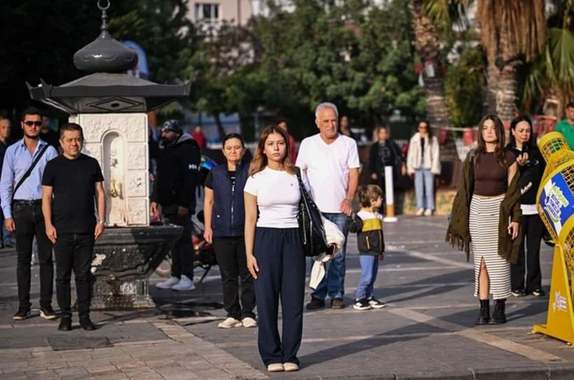 Türkiye 10 Kasım’da Ata’sını saygı ve özlemle andı - Sayfa 1