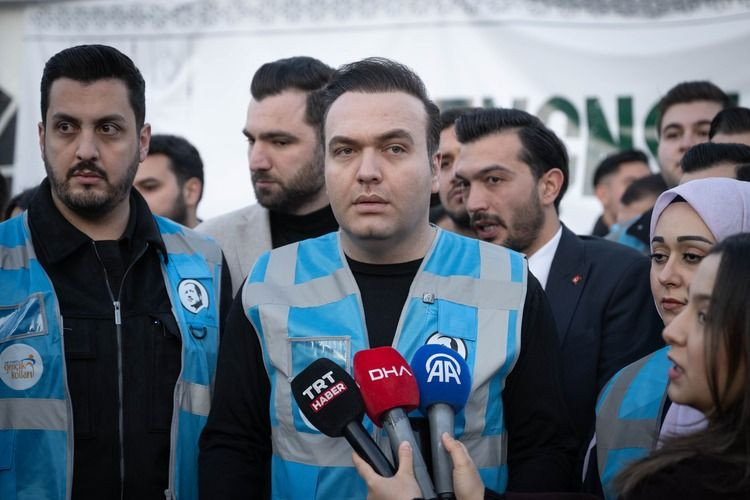 AK Parti Gençlik Kolları'ndan iftara 5 kala programı: Vatandaşlara iftarlık dağıtıldı - Sayfa 1