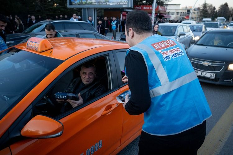 AK Parti Gençlik Kolları'ndan iftara 5 kala programı: Vatandaşlara iftarlık dağıtıldı - Sayfa 2