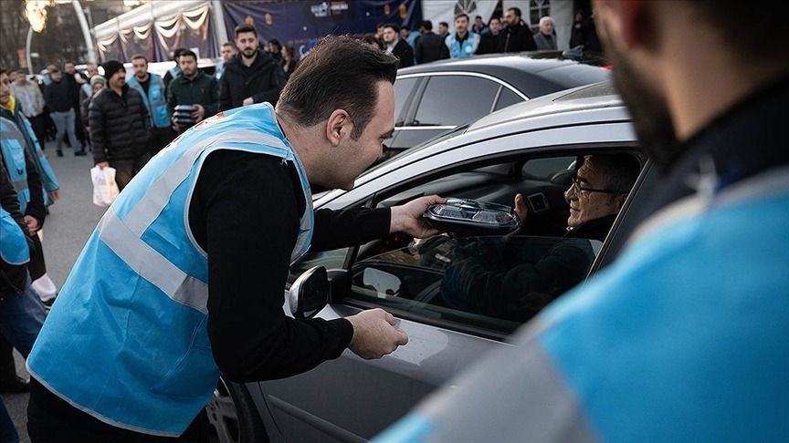 AK Parti Gençlik Kolları'ndan iftara 5 kala programı: Vatandaşlara iftarlık dağıtıldı - Sayfa 6