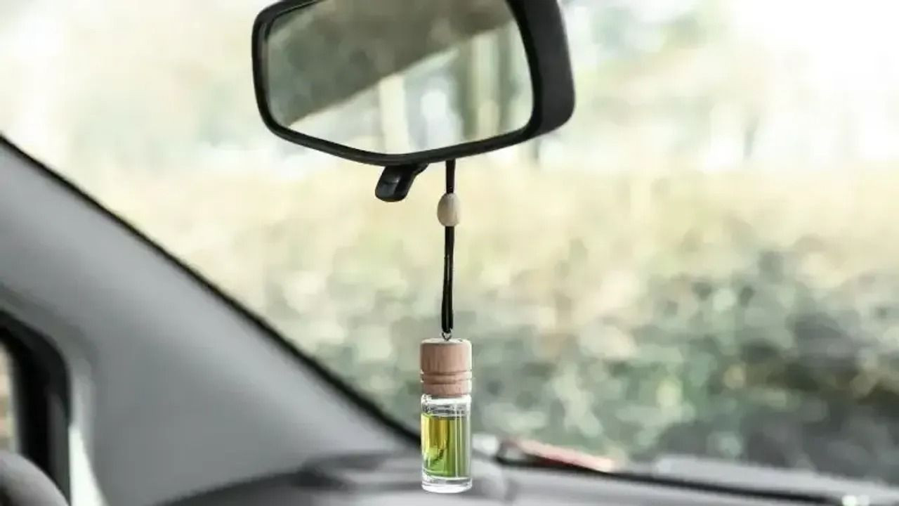 Dikiz aynasına koku asmak yasak mı? Trafik kanunu ne diyor? - Sayfa 1