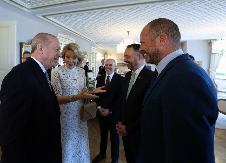 Vahdettin Köşkü’nde diplomatik kabul: Cumhurbaşkanı Erdoğan Kraliçe Mathilde’yi ağırladı - Sayfa 3