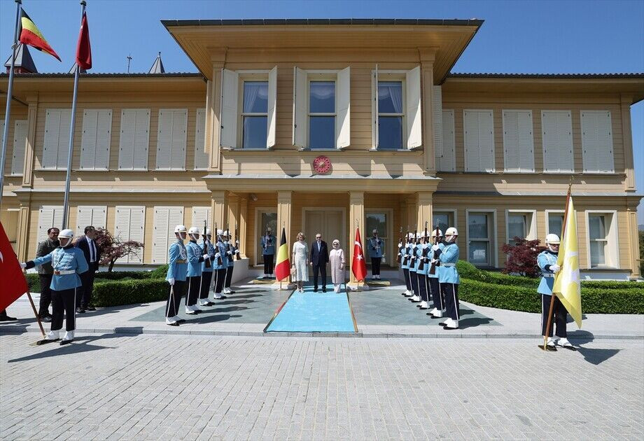 Vahdettin Köşkü’nde diplomatik kabul: Cumhurbaşkanı Erdoğan Kraliçe Mathilde’yi ağırladı - Sayfa 2