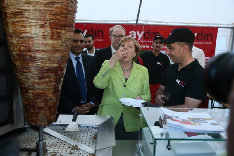 Almanya Başbakanı Angela Merkel Türk Standında Döner Kesti - Sayfa 5