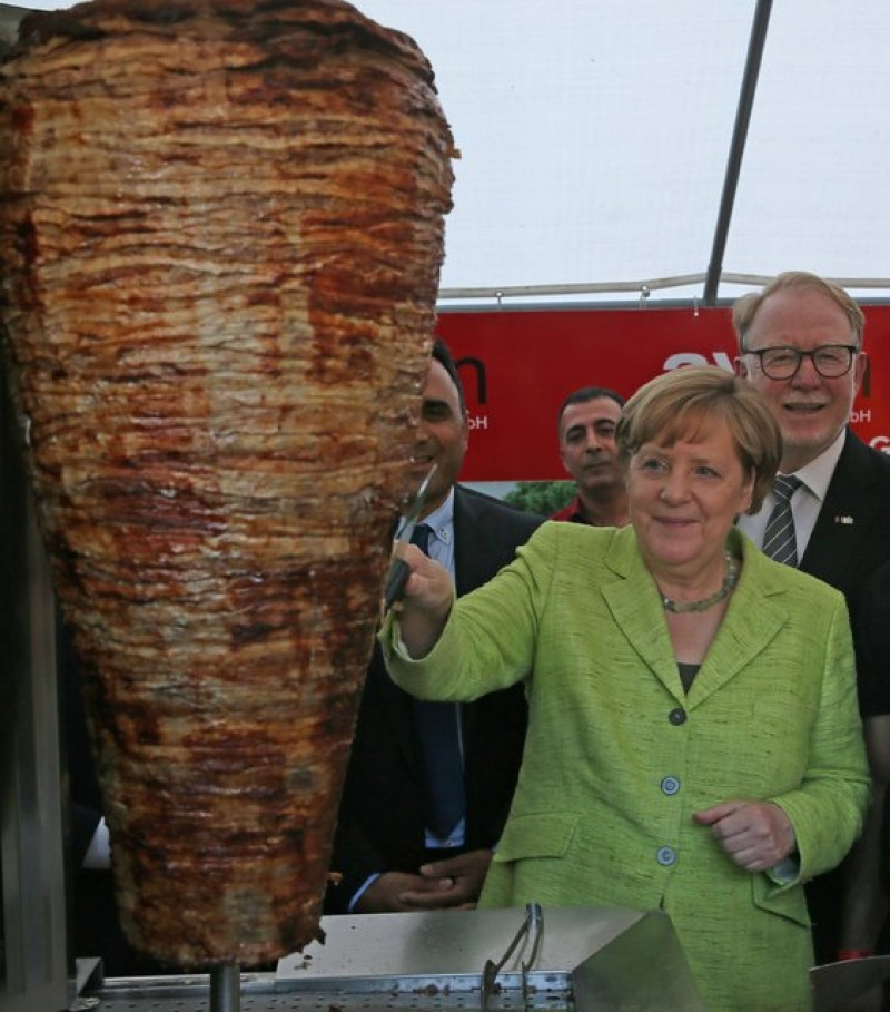 Almanya Başbakanı Angela Merkel Türk Standında Döner Kesti - Sayfa 10