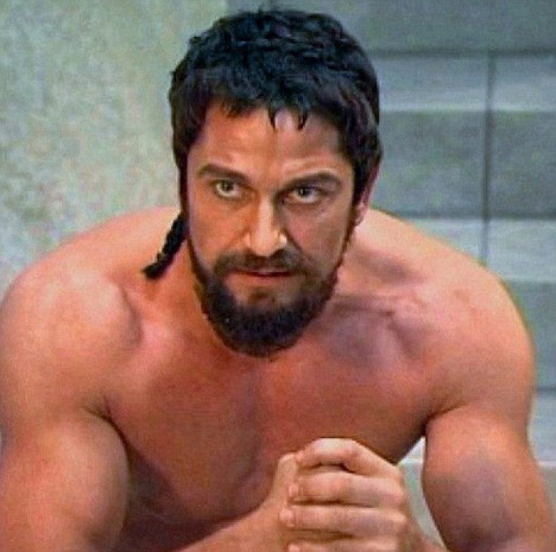 Gerard Butler  (Kral Leonidas)  motosiklet kazası geçirdi - Sayfa 10