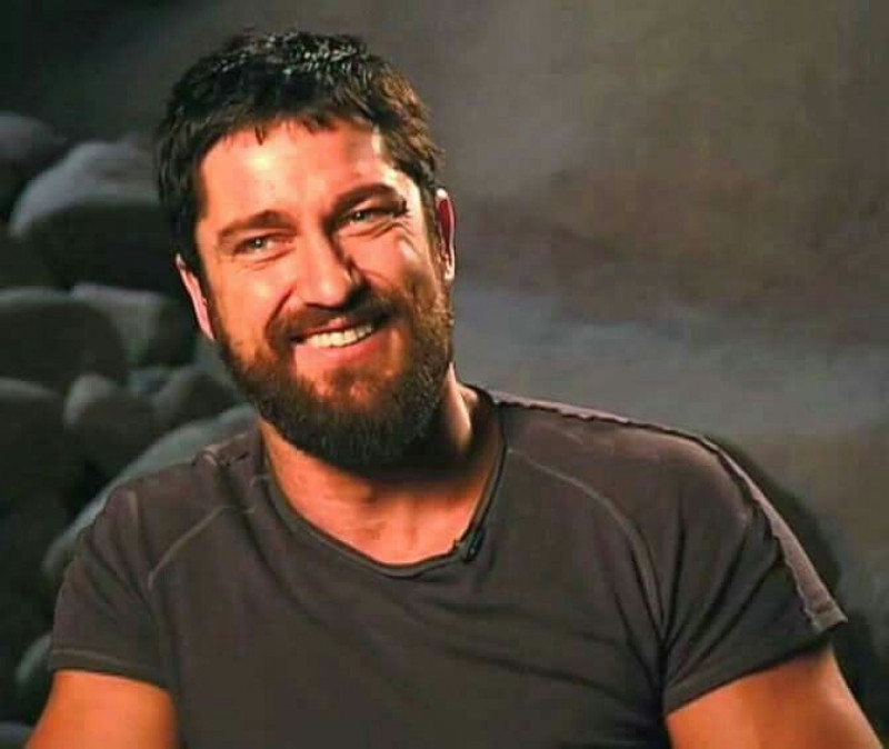 Gerard Butler  (Kral Leonidas)  motosiklet kazası geçirdi - Sayfa 11