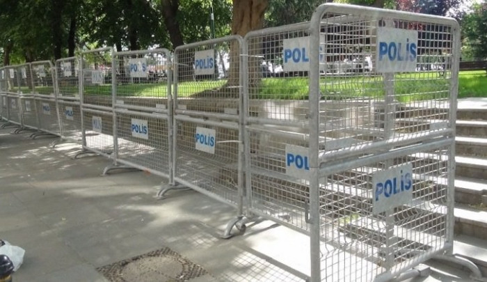 Gezi Parkı giriş ve çıkışı kapatıldı